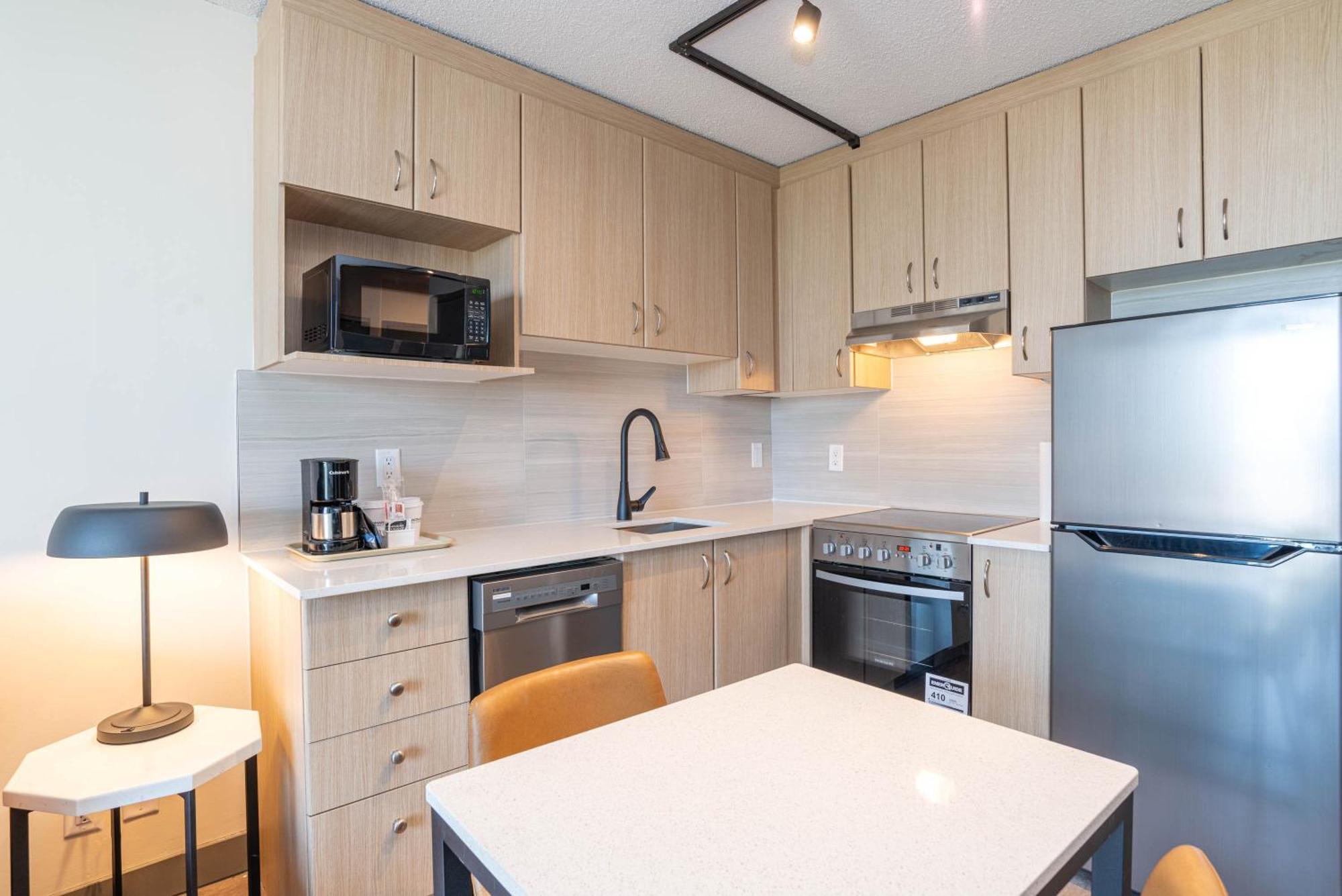 Sandman Suites Vancouver On Davie Exterior foto