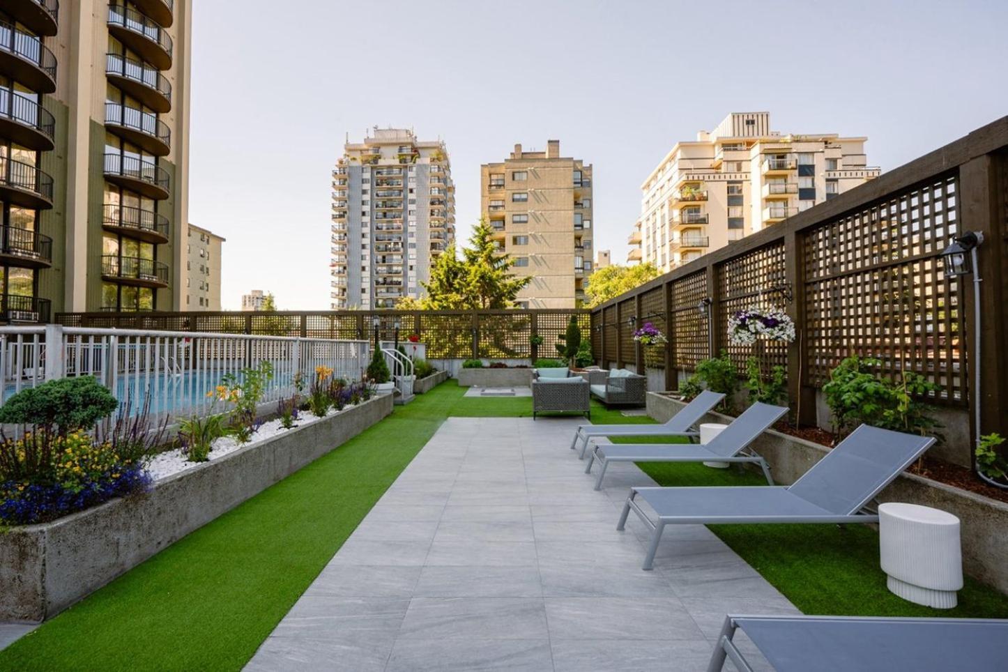 Sandman Suites Vancouver On Davie Exterior foto